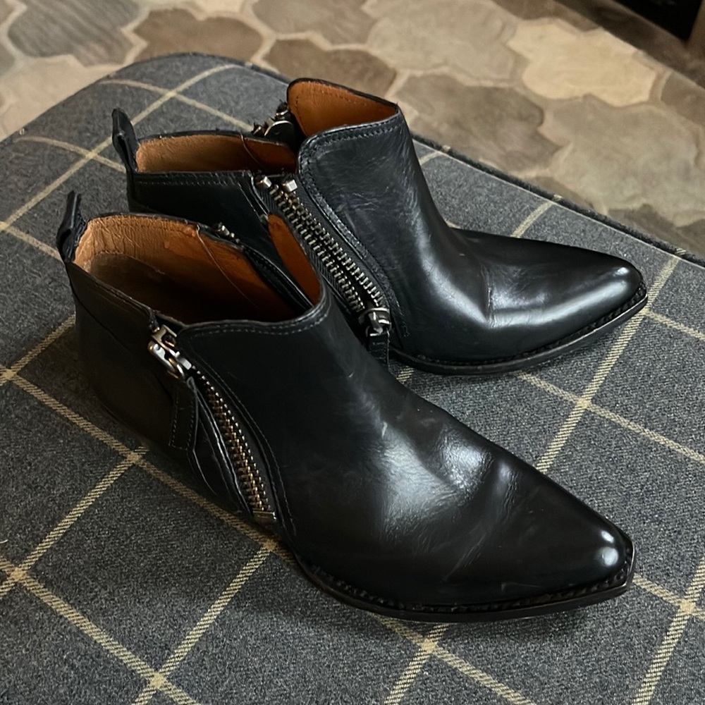 Frye Sacha leather ankle booties. Size 7.5B never worn. No box.